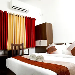 https://puthens-clifton-inn.kerala-hotels.net